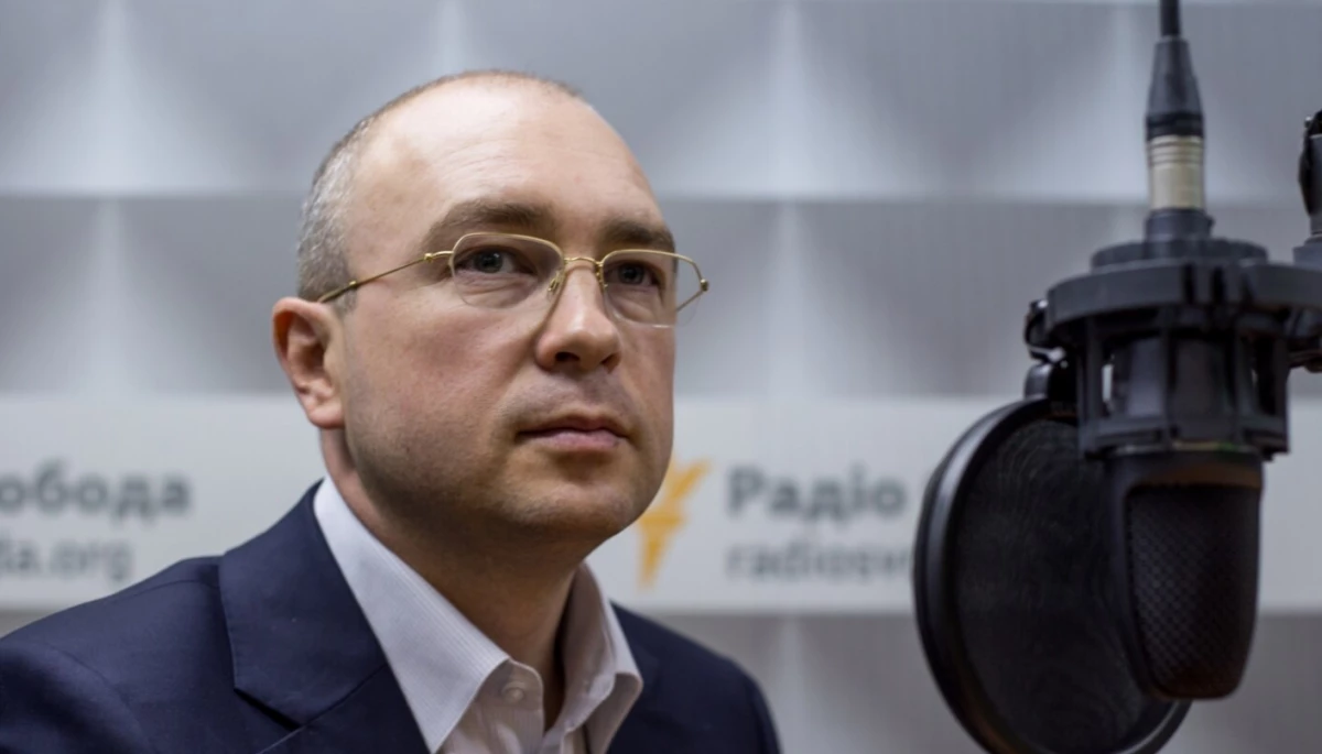 Блискуча ІПСО. Мені теж цікаво, хто так уміло провернув кампанію з цим поганенько змайстрованим аусвайсом