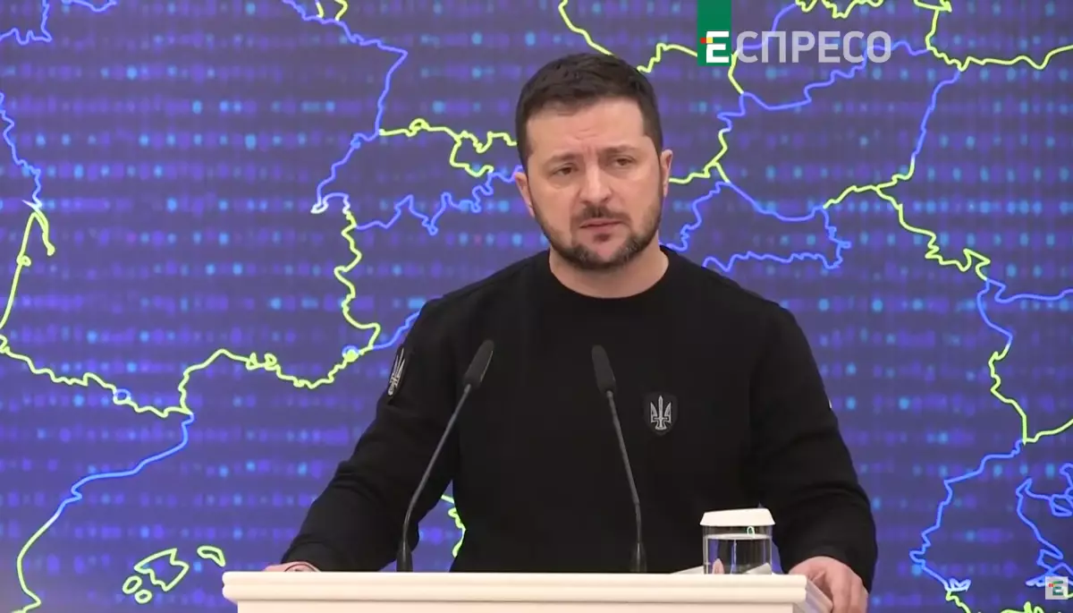 Володимир Зеленський закликав журналістів нагадати українцям, що ми на війні