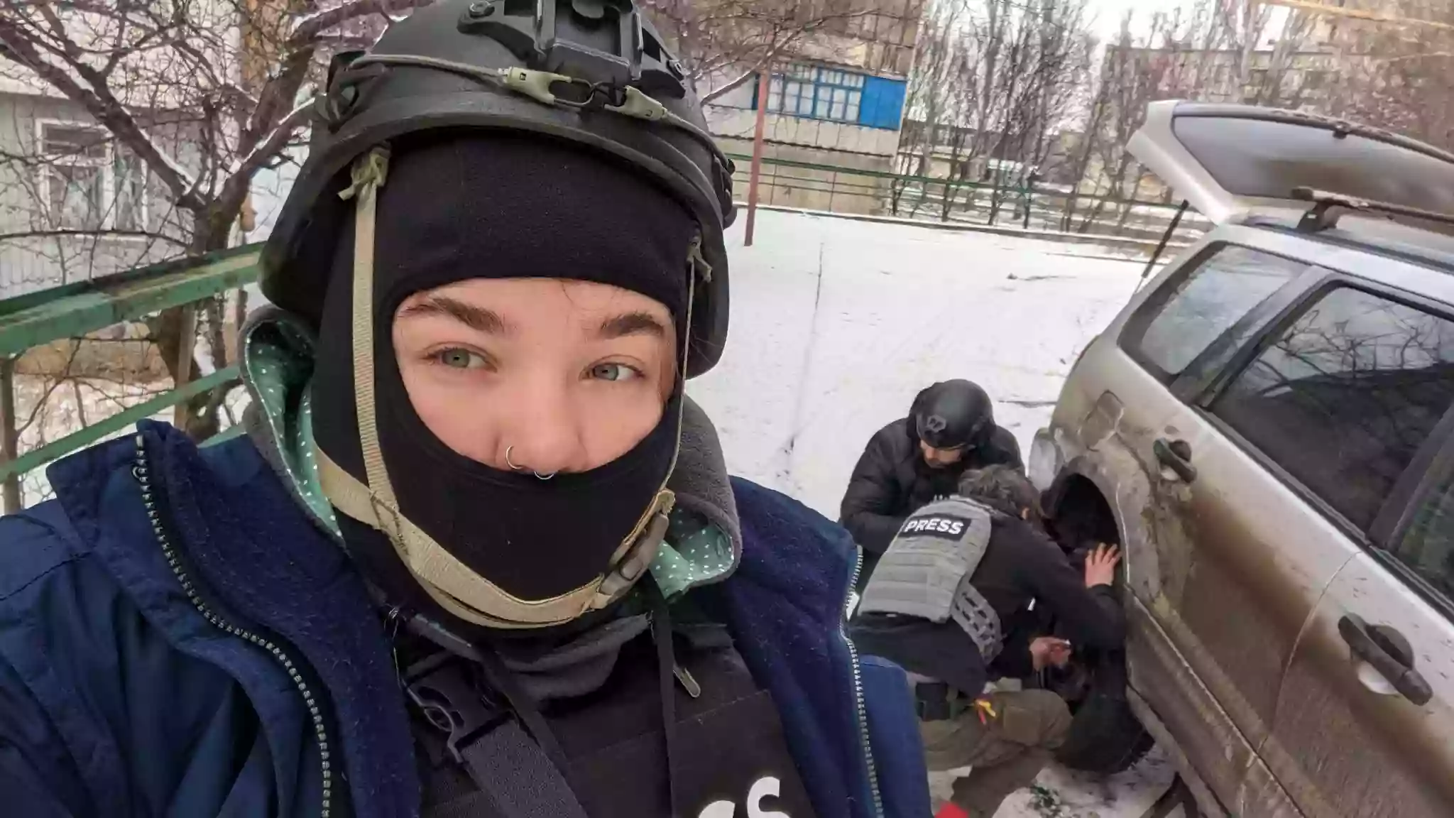 Знімальна група &laquo;Заборони&raquo; потрапила під обстріл неподалік Бахмута