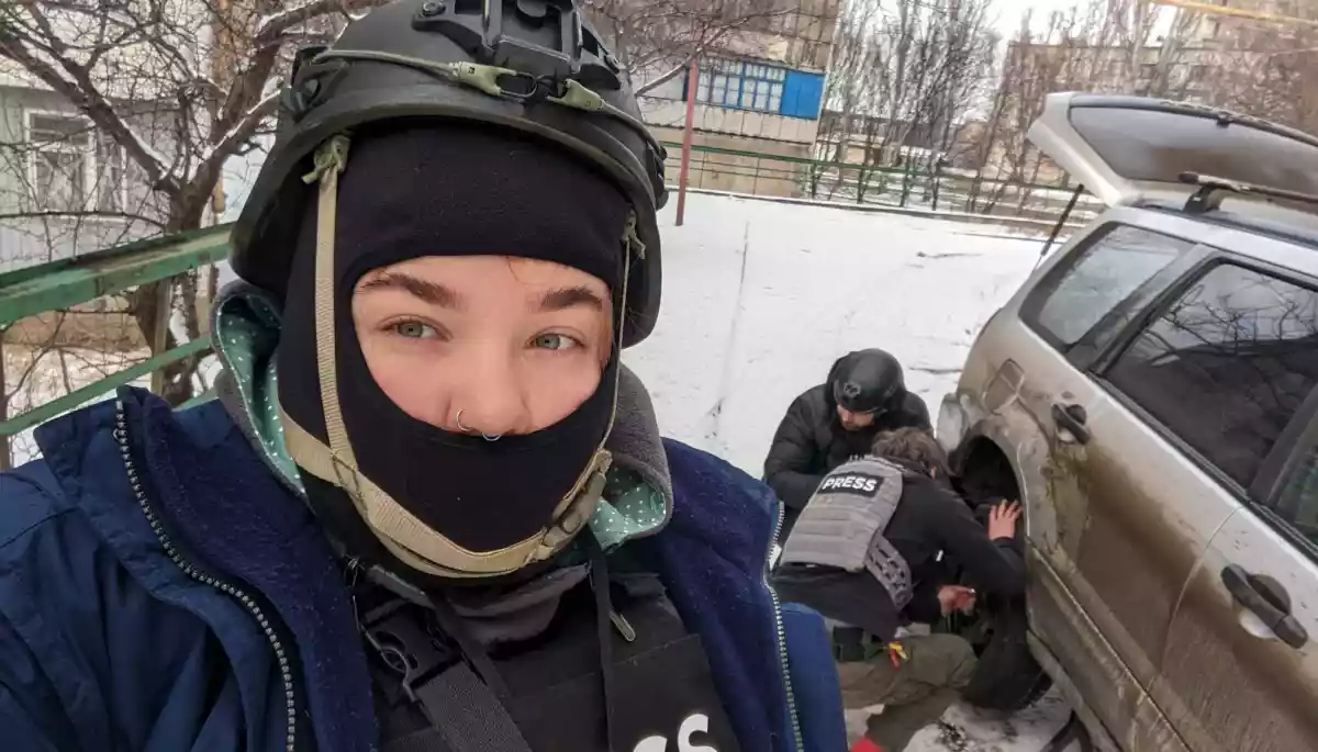 Знімальна група &laquo;Заборони&raquo; потрапила під обстріл неподалік Бахмута