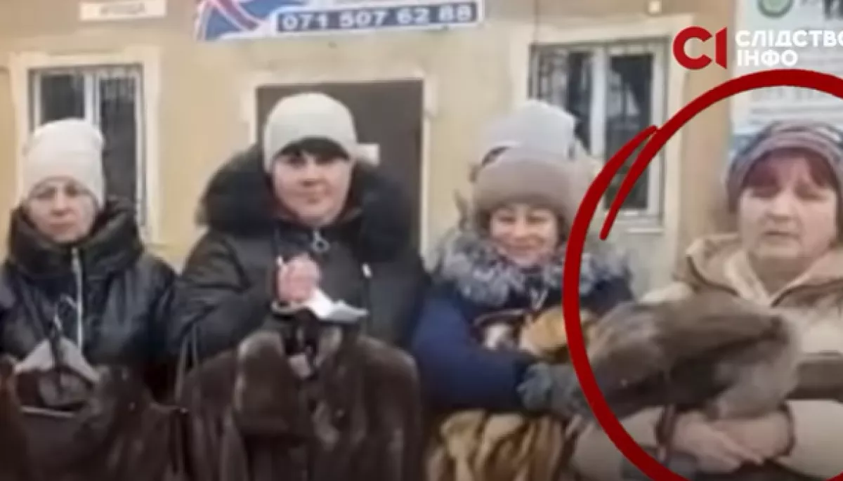 Шуби на службі у російської пропаганди: як макіївським «вдовам» дали потримати на камеру «хутряну гуманітарку» — «Слідство.Інфо»