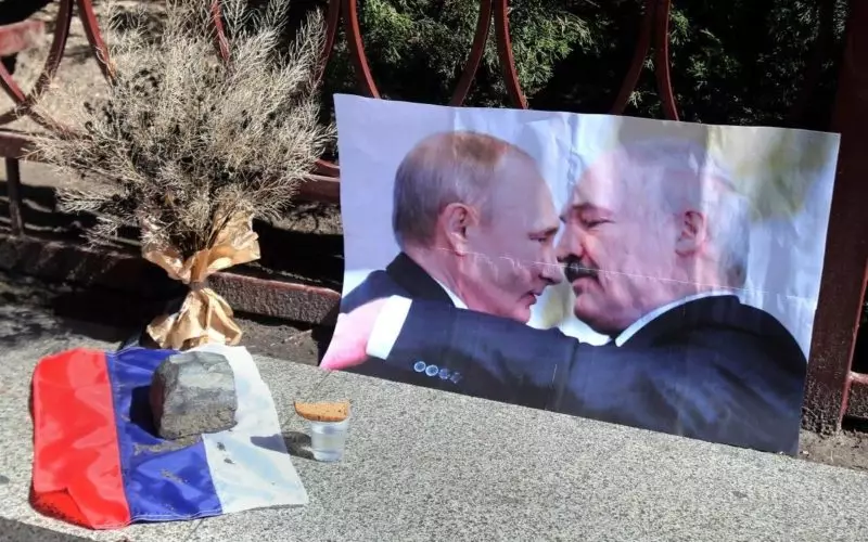 Путінська &laquo;схема Лукашенка&raquo; дихає на ладан: дайджест пропаганди за 14 лютого