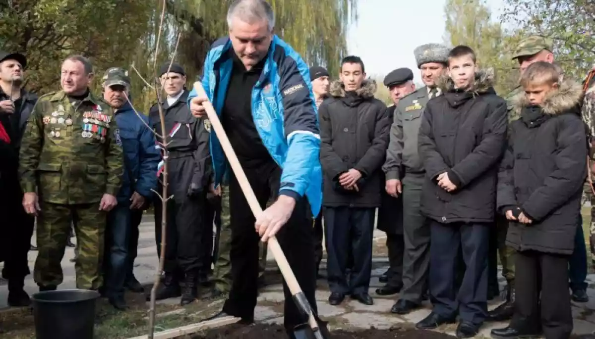 Аксьонов на річницю вторгнення вже риє окопи: дайджест пропаганди за 22 лютого
