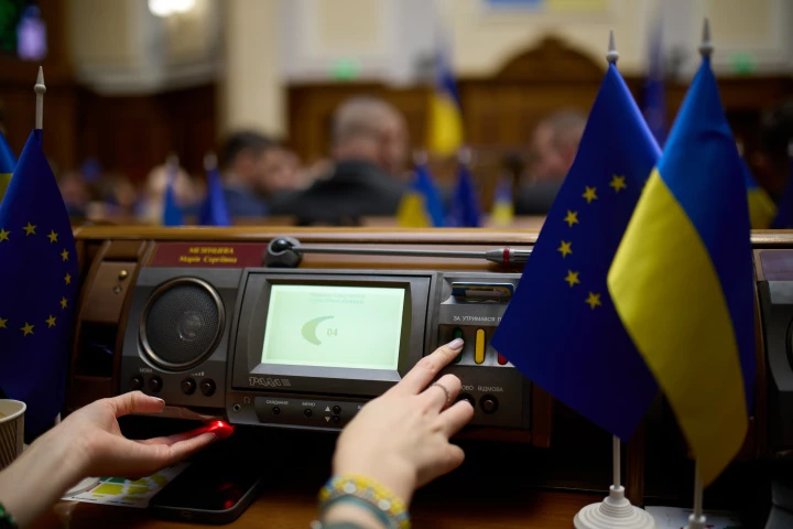 Верховна Рада прийняла закон про призупинення фінансування Нацради. Потураєв сподівається на вето президента