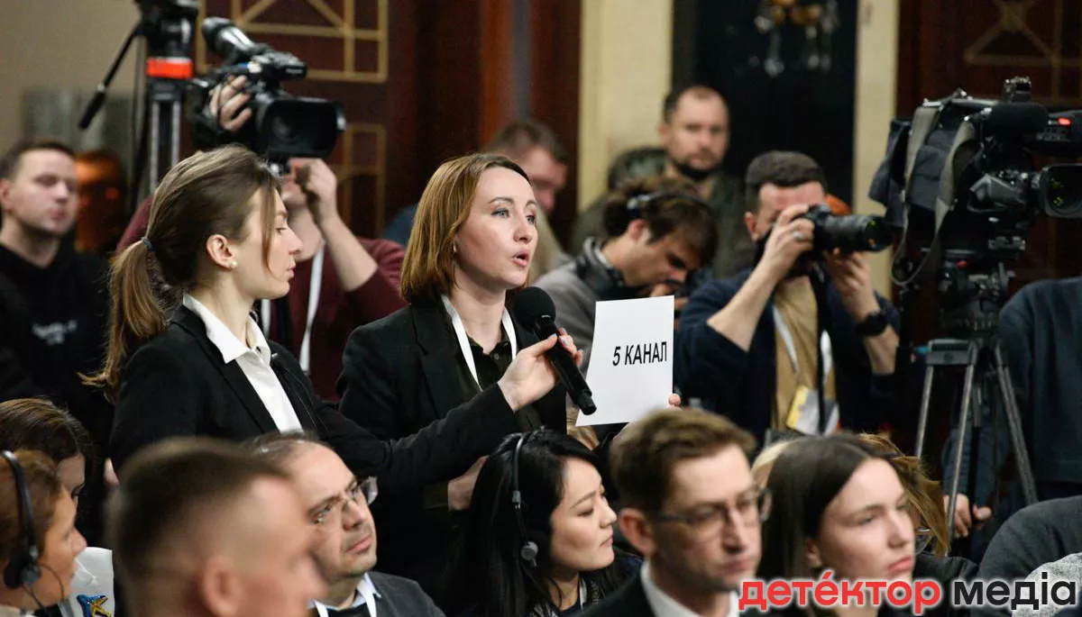Зеленський &mdash; журналістці 5 каналу: &laquo;Я знищив олігархів. Вибачте, один з них &mdash; власник вашого каналу&raquo;