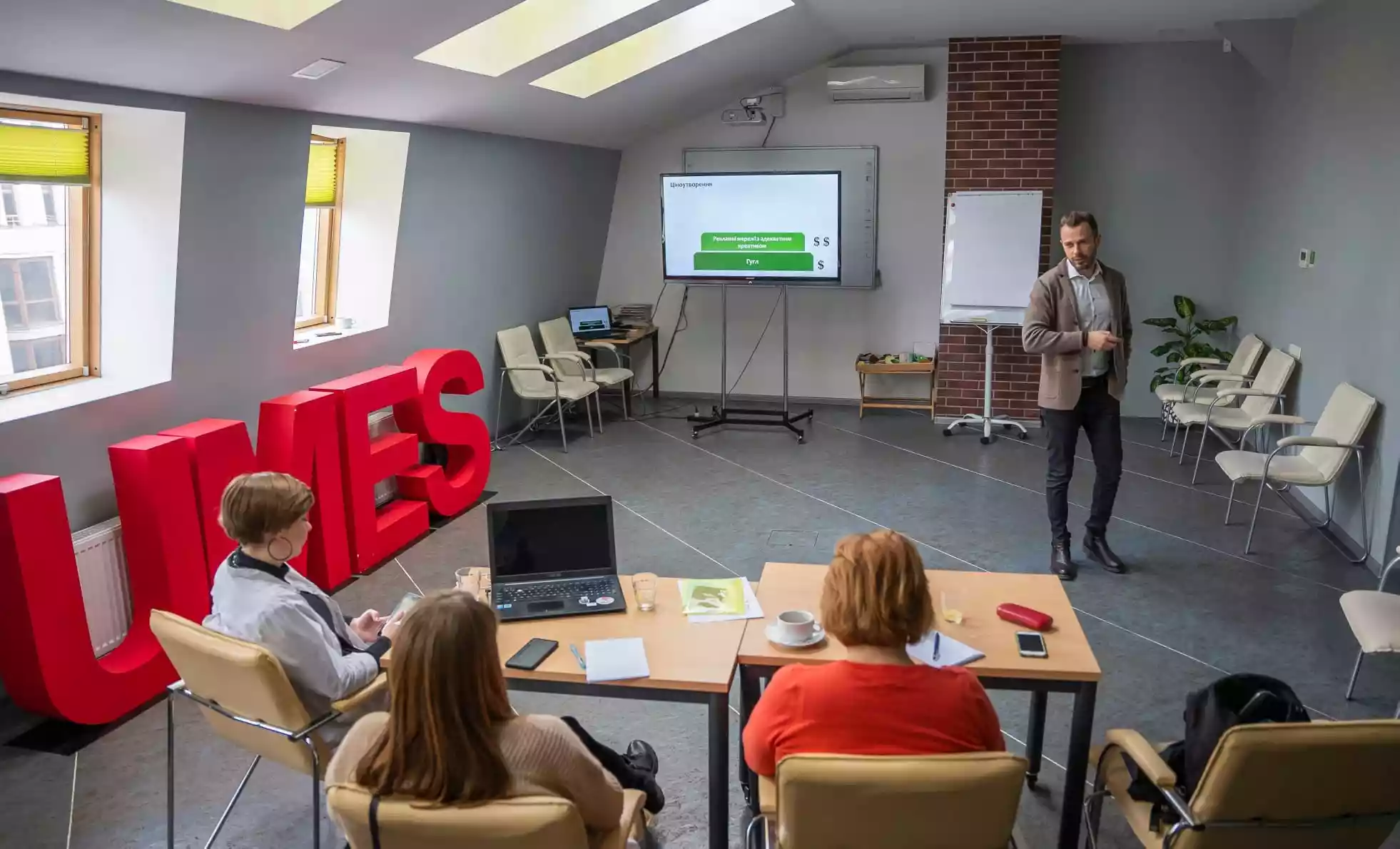 До 23 березня &mdash; реєстрація на курс UMES  &laquo;Медіаменеджмент&raquo;