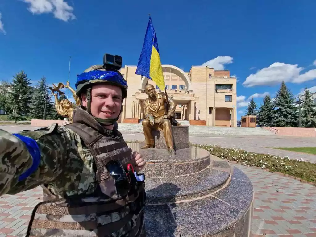 &laquo;Рік&raquo; Дмитра Комарова: глянець воєнного часу