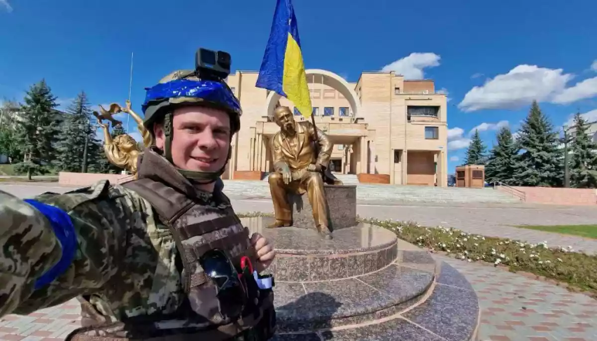 &laquo;Рік&raquo; Дмитра Комарова: глянець воєнного часу