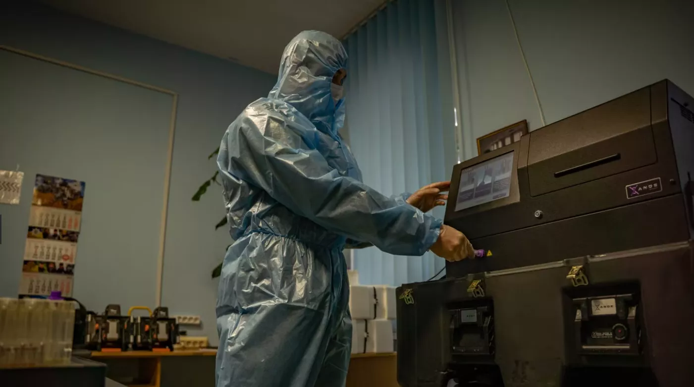 Документальну стрічку про мобільні ДНК-лабораторії в Україні випустило британське видання The Independent