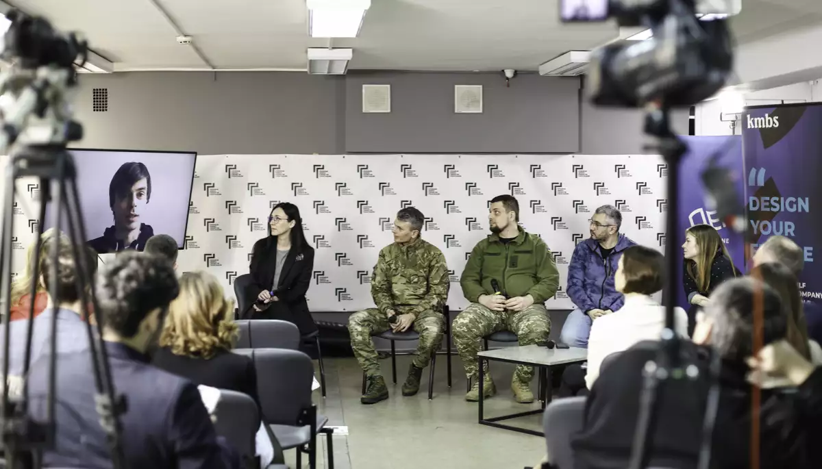 «Журналісти звикли, що їм усе дозволено розповідати. На війні ж важливо усвідомлювати відповідальність за кожне слово» — дискусія про війну та медіа
