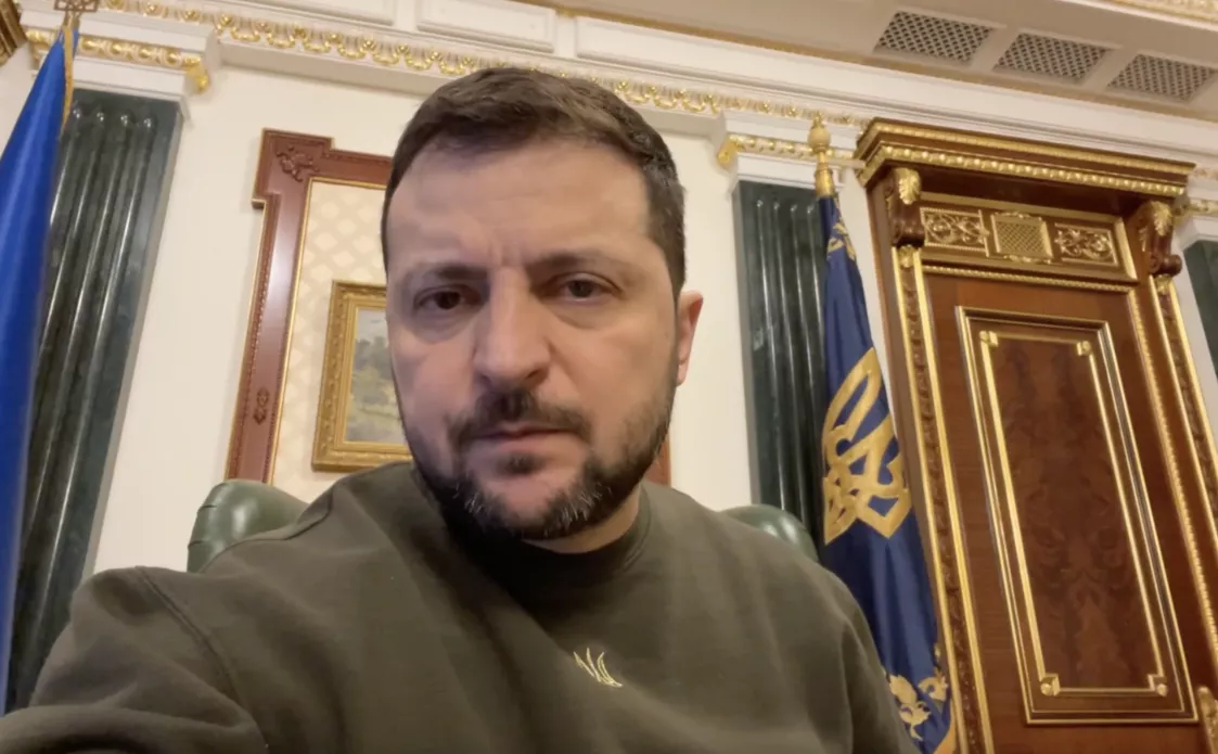 Зеленський подякував жінкам, які &laquo;працюють, рятують, воюють&raquo; за Україну (ВІДЕО)