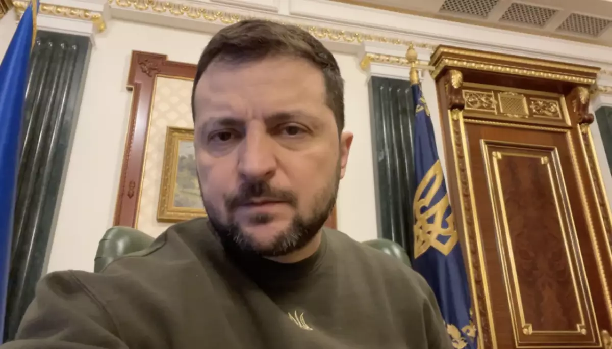 Зеленський подякував жінкам, які &laquo;працюють, рятують, воюють&raquo; за Україну (ВІДЕО)