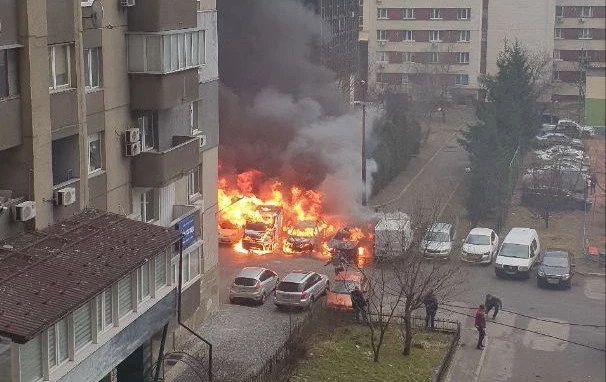 Уламок ракети влучив у двір одного з офісів &laquo;Мережі Ланет&raquo;. Внаслідок цього згорів автомобіль компанії