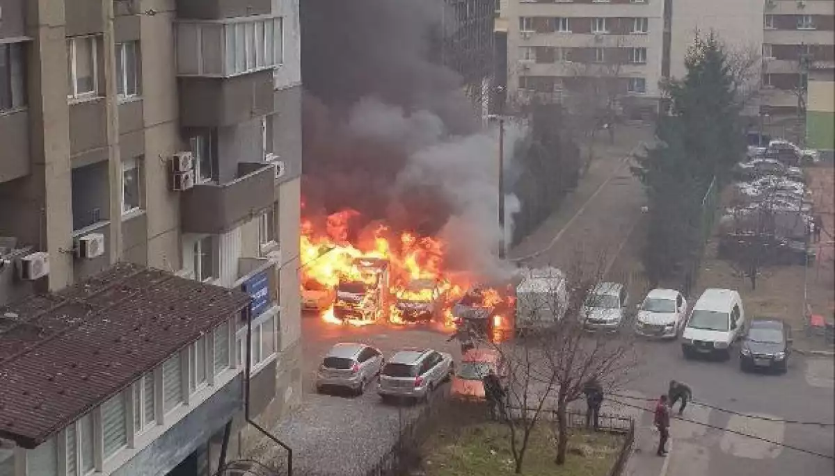 Уламок ракети влучив у двір одного з офісів &laquo;Мережі Ланет&raquo;. Внаслідок цього згорів автомобіль компанії