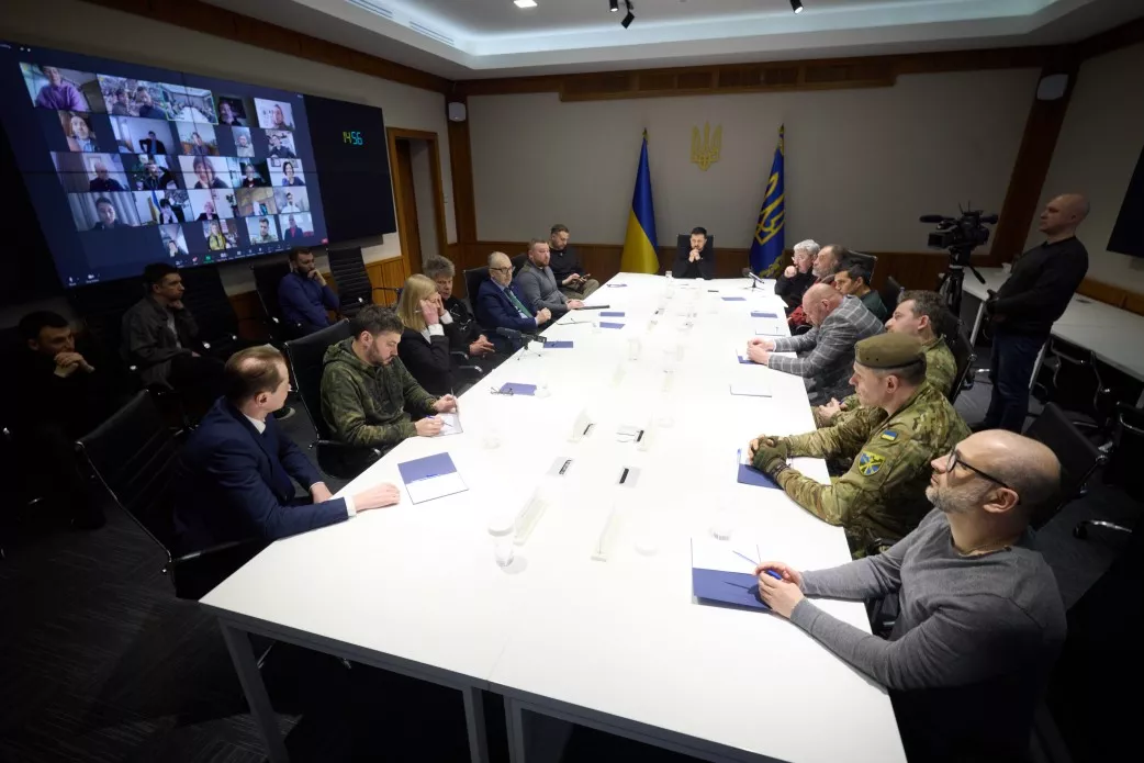 Зеленський зустрівся із митцями, які допомагають протидіяти російським наративам