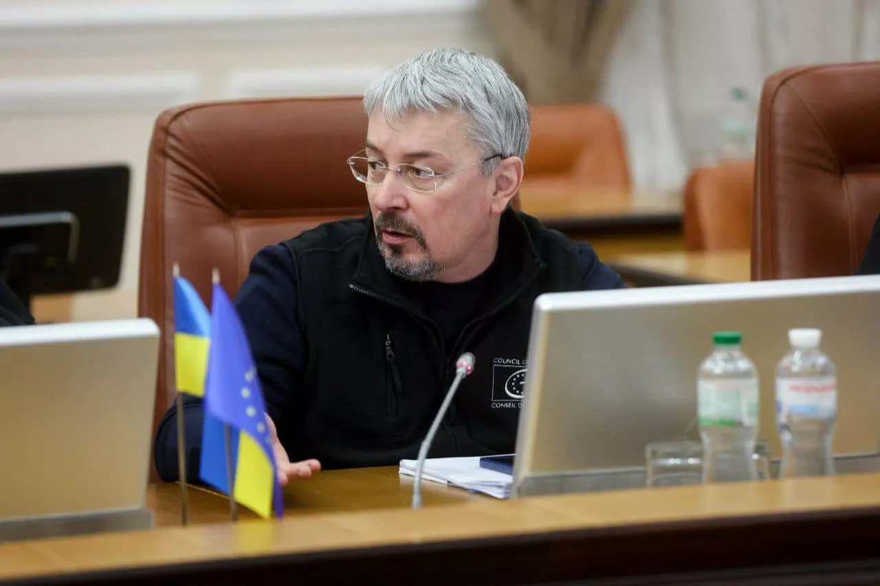 &laquo;Два чи три ключові моменти&raquo;. Мінкульт підготував зміни до порядку виїзду митців і журналістів за кордон