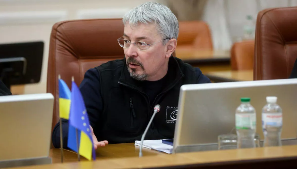 &laquo;Два чи три ключові моменти&raquo;. Мінкульт підготував зміни до порядку виїзду митців і журналістів за кордон
