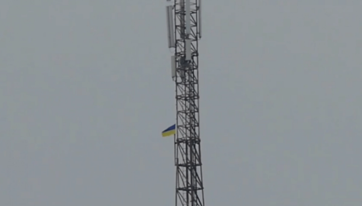 На вежі мобільного зв’язку в окупованому Криму помітили український прапор