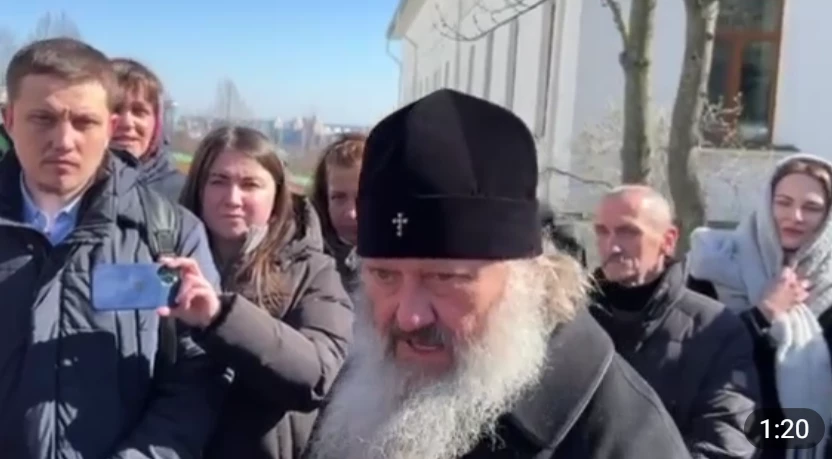 Митрополит Павло у Лаврі погрожував журналістам палицею та штовхнув кореспондентку &laquo;Еспресо&raquo; (ВІДЕО)