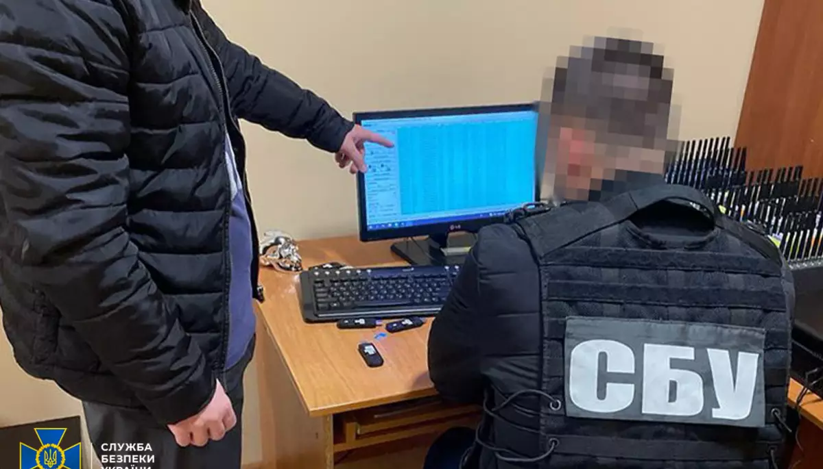 СБУ затримала організатора ботоферми, який продавав росіянам фейкові акаунти українців