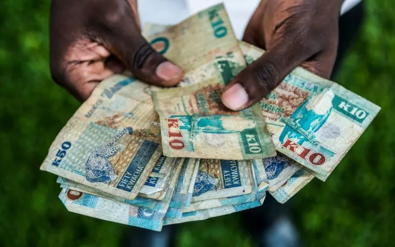 Російський рубль тягнеться до замбійської квачі: дайджест пропаганди за 6 квітня