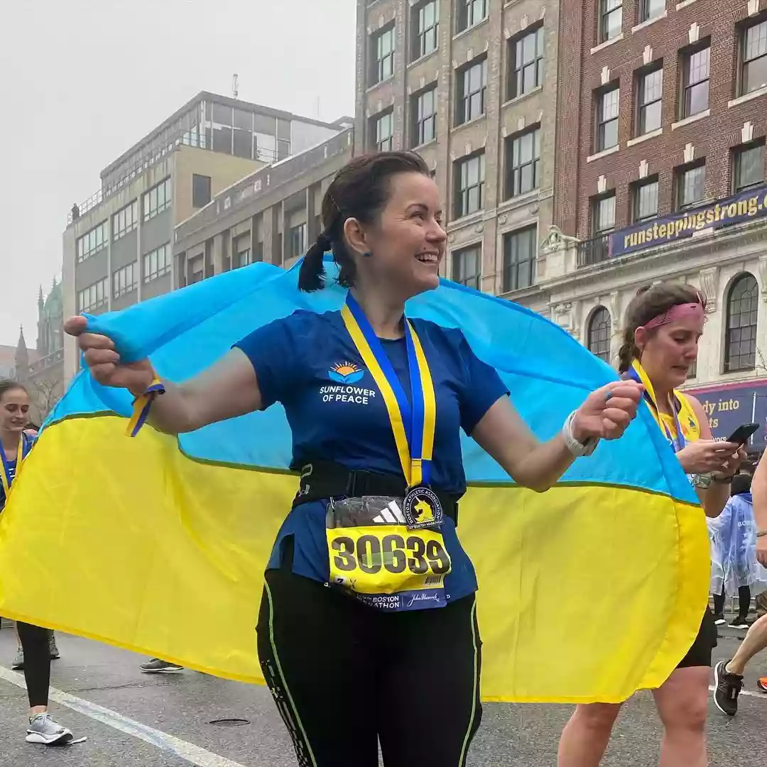 Марічка Падалко пробігла Бостонський марафон для допомоги з реабілітацією українських військових, звільнених з полону