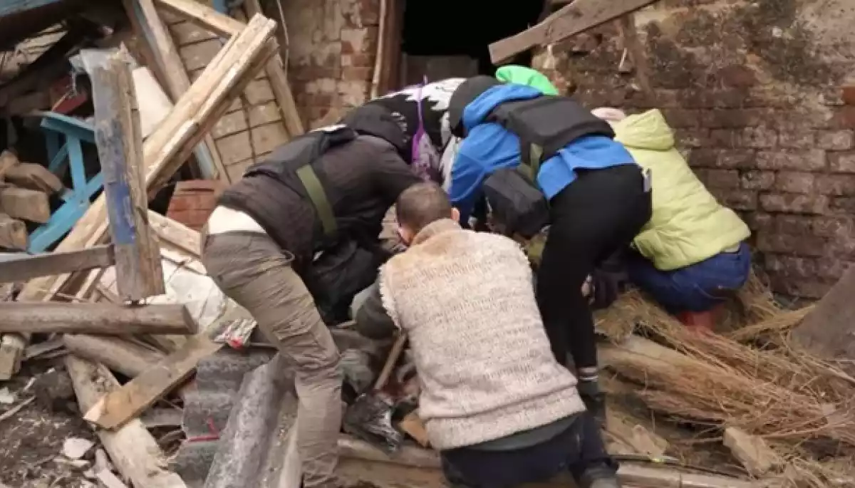 Журналісти сумського видання надали домедичну допомогу жінці, пораненій під час російського обстрілу