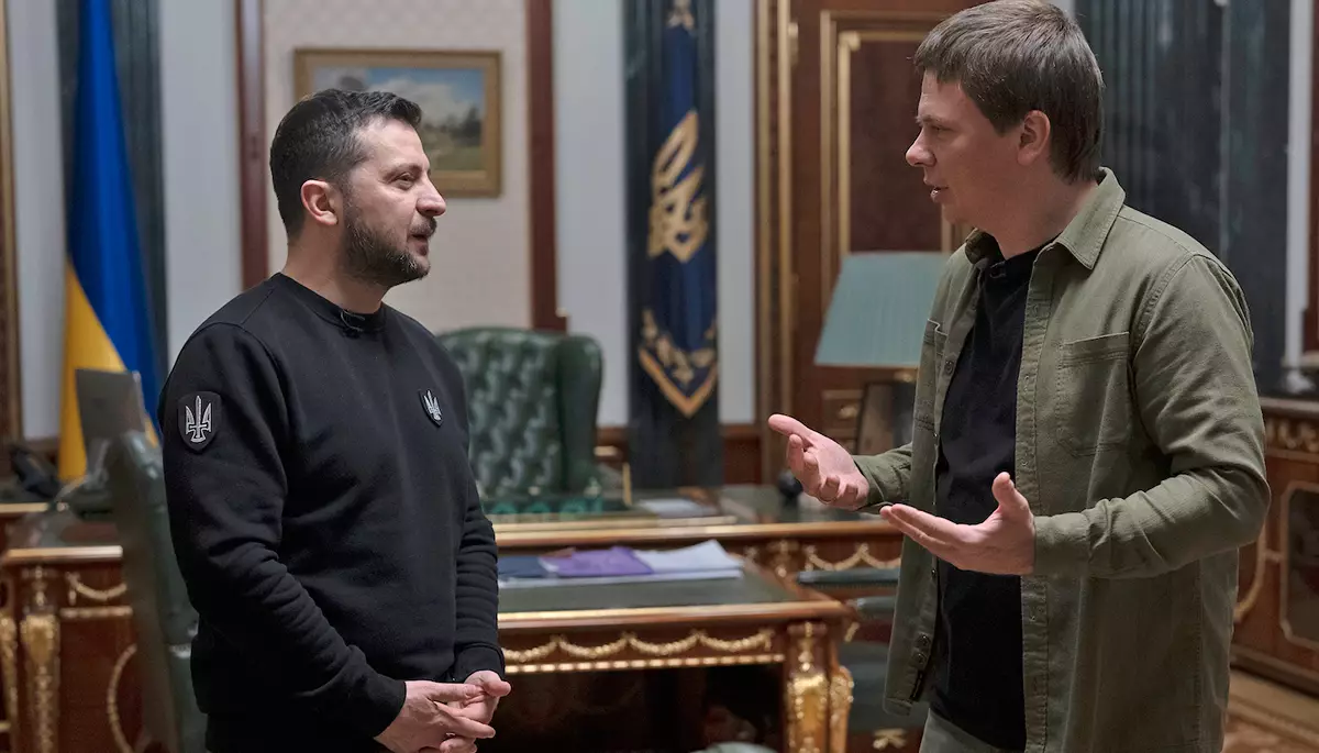 У першому випуску &laquo;Рік. За кадром&raquo; Дмитра Комарова покажуть один день з життя президента Зеленського