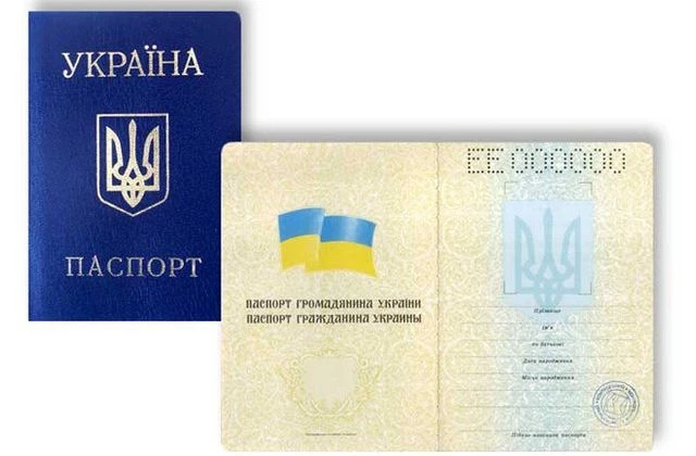 Тарас Кремінь запропонував прибрати російську мову з паспортів громадян України
