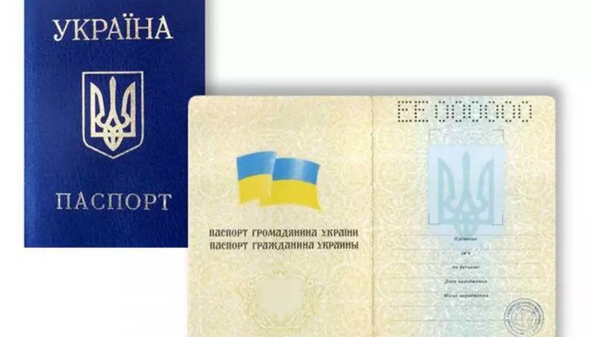 Тарас Кремінь запропонував прибрати російську мову з паспортів громадян України