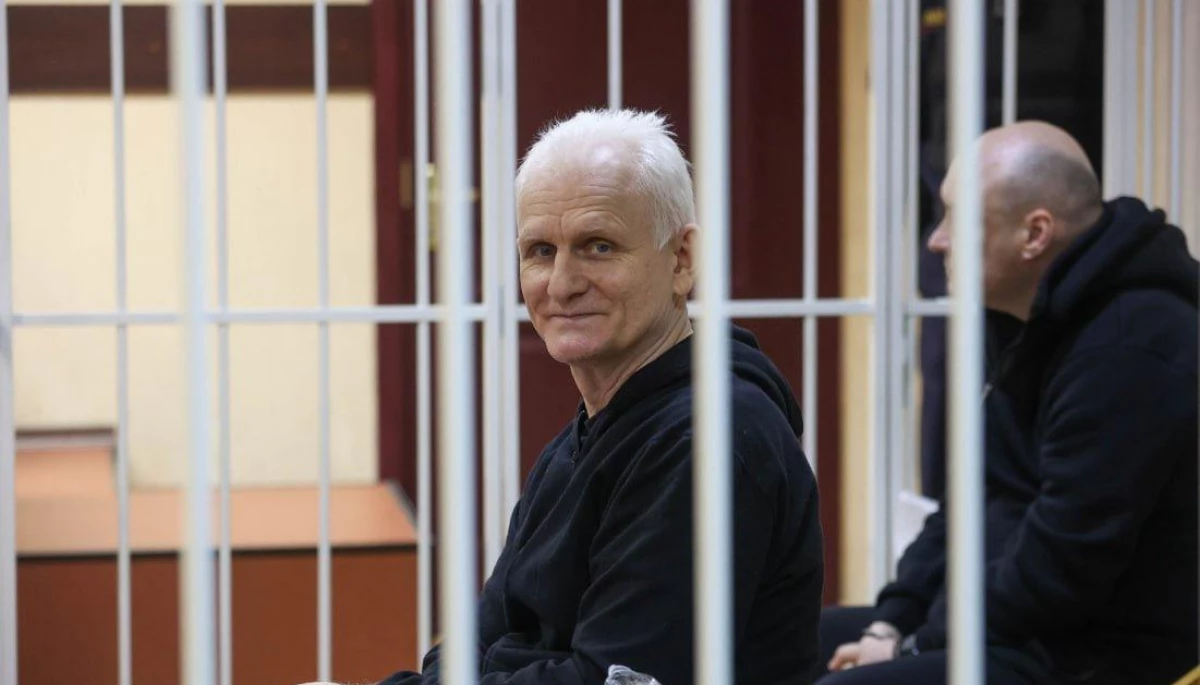 У Білорусі із засудженим до 10 років правозахисником Алесем Беляцьким немає зв’язку вже місяць, — дружина