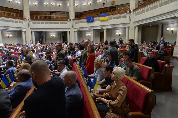 Рада схвалила у другому читанні закон &laquo;Про рекламу&raquo;