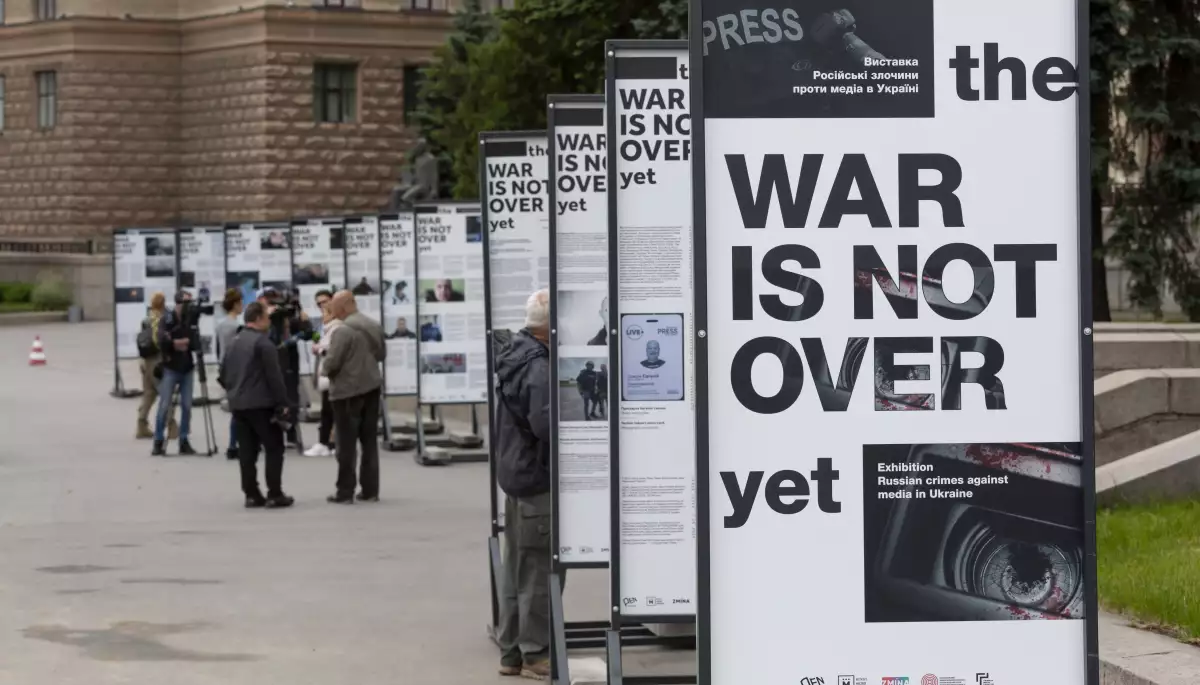 У Харкові відкрилась виставка The War Is Not Over Yet про злочини росіян проти медійників (ФОТО, ВІДЕО)