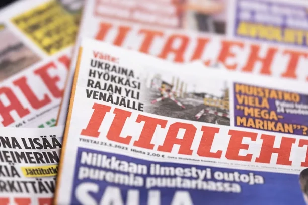 Фінська газета видалила десятки матеріалів про Україну після того, як виявила обман у повідомленнях свого українського репортера