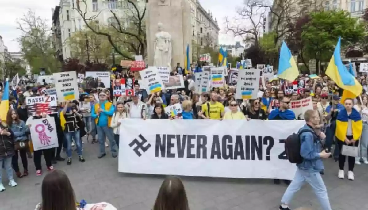 Менше половини словаків та болгар вірять, що Росія винна у вторгненні в Україну