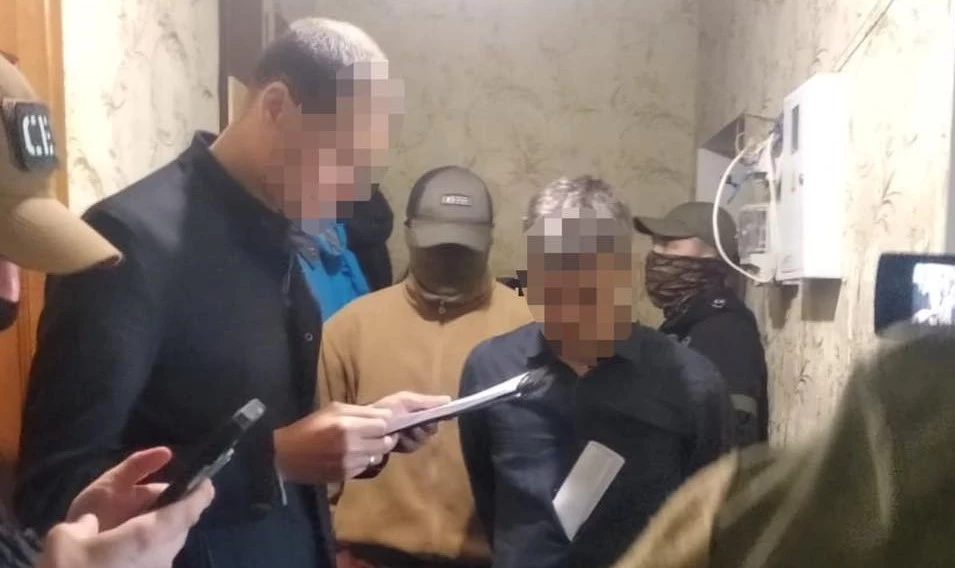 В Одесі затримали проросійського пропагандиста, який створив фіктивний журнал і продавав фейкові посвідчення журналістів