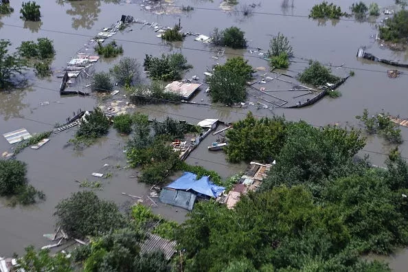 Дамба Каховського водосховища: десять порад, як писати про катастрофу
