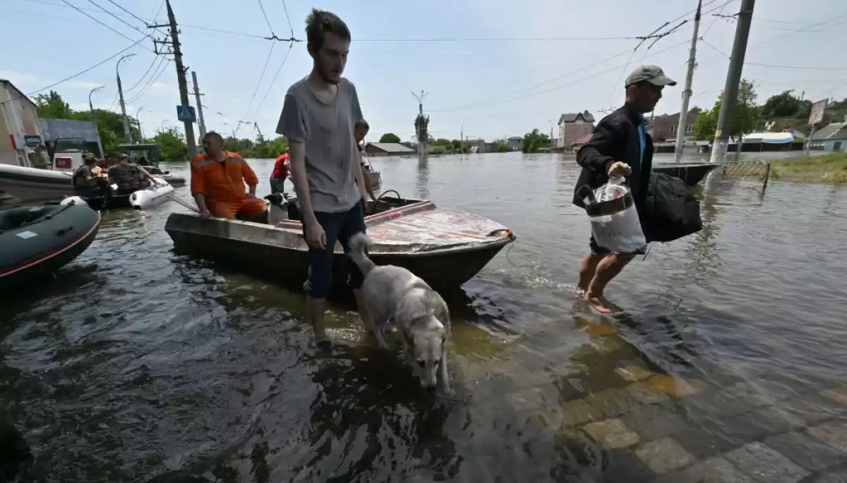 Фальшивий баланс і знетронення. Як західні ЗМІ потонули у хвилі від підриву дамби Каховської ГЕС