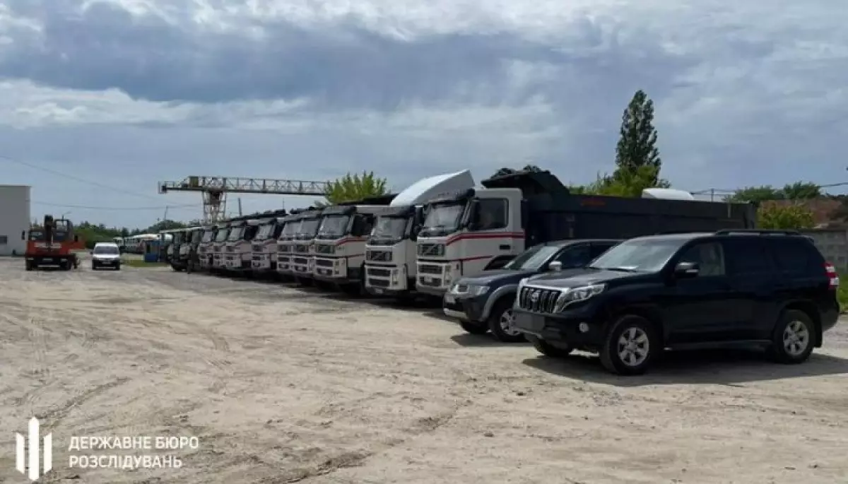 ДБР передало Збройним силам авто, арештовані в родичів Медведчука та Козака, на мільйон доларів