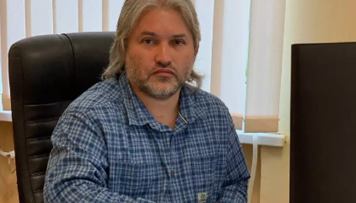 Священник-блогер Олександр Дедюхін, який очолив пресслужбу Полтавської міськради, пообіцяв журналістам бути на зв'язку цілодобово