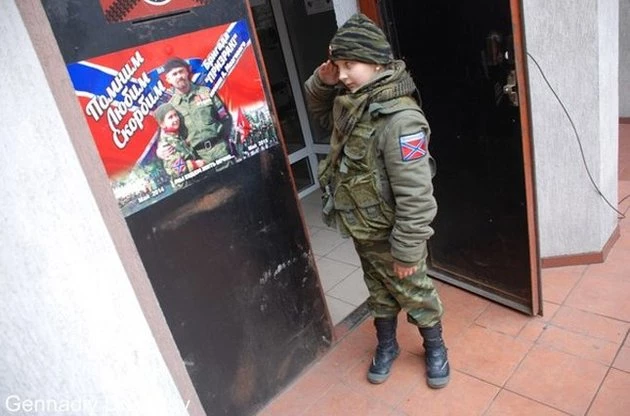 Російські загарбники проводять ідеологічну обробку молоді в тимчасово окупованих районах Херсонщини