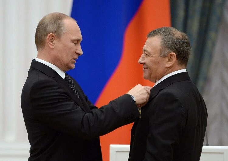 Спіймай мене, якщо зможеш! З'явилося журналістське розслідування про те, як російські олігархи уникають санкцій