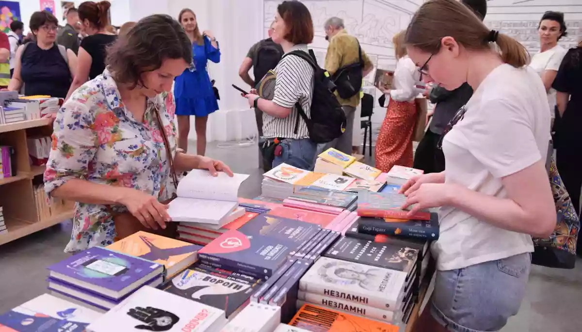 1300 нових книжок від 77 українських видавців: у Києві стартував «Книжковий Арсенал» (ФОТО)