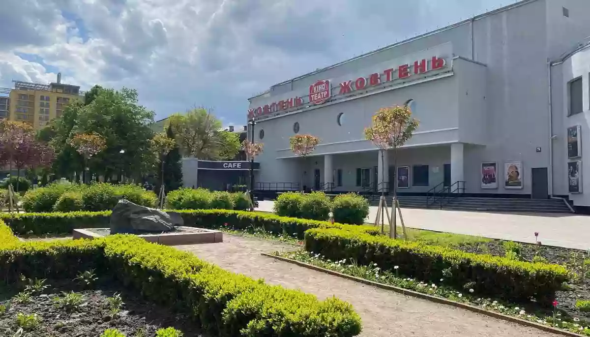 Київським кінотеатрам &laquo;Жовтень&raquo; та КІNО42 погрожують через проведення фестивалю SUNNY BUNNY. Вони звернулись до поліції