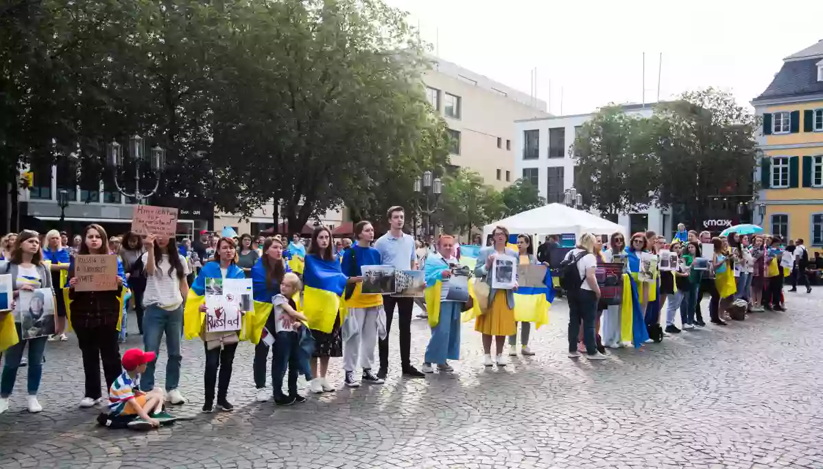 Майже чверть українців за кордоном стикалась із фейками про Україну. Кожен шостий — в українських ресурсах