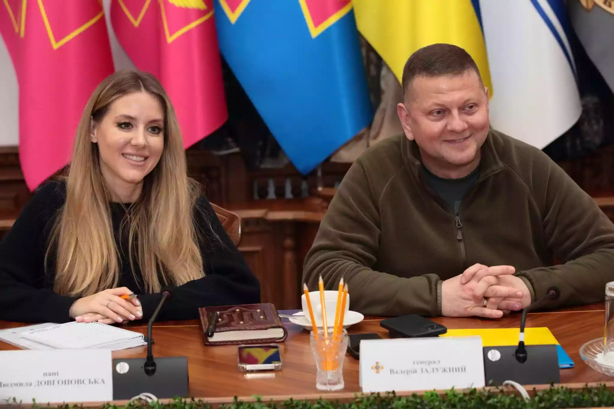«Залужний ставить лайки в соцмережах і нагадує вазу з камінням». Людмила Долгоновська розповідає, як у найважчий час працювала радницею Головкома та яку книжку про нього пише
