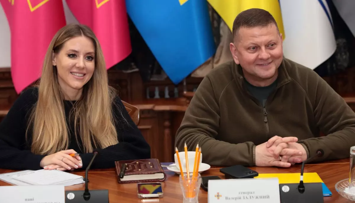 «Залужний ставить лайки в соцмережах і нагадує вазу з камінням». Людмила Долгоновська розповідає, як у найважчий час працювала радницею Головкома та яку книжку про нього пише