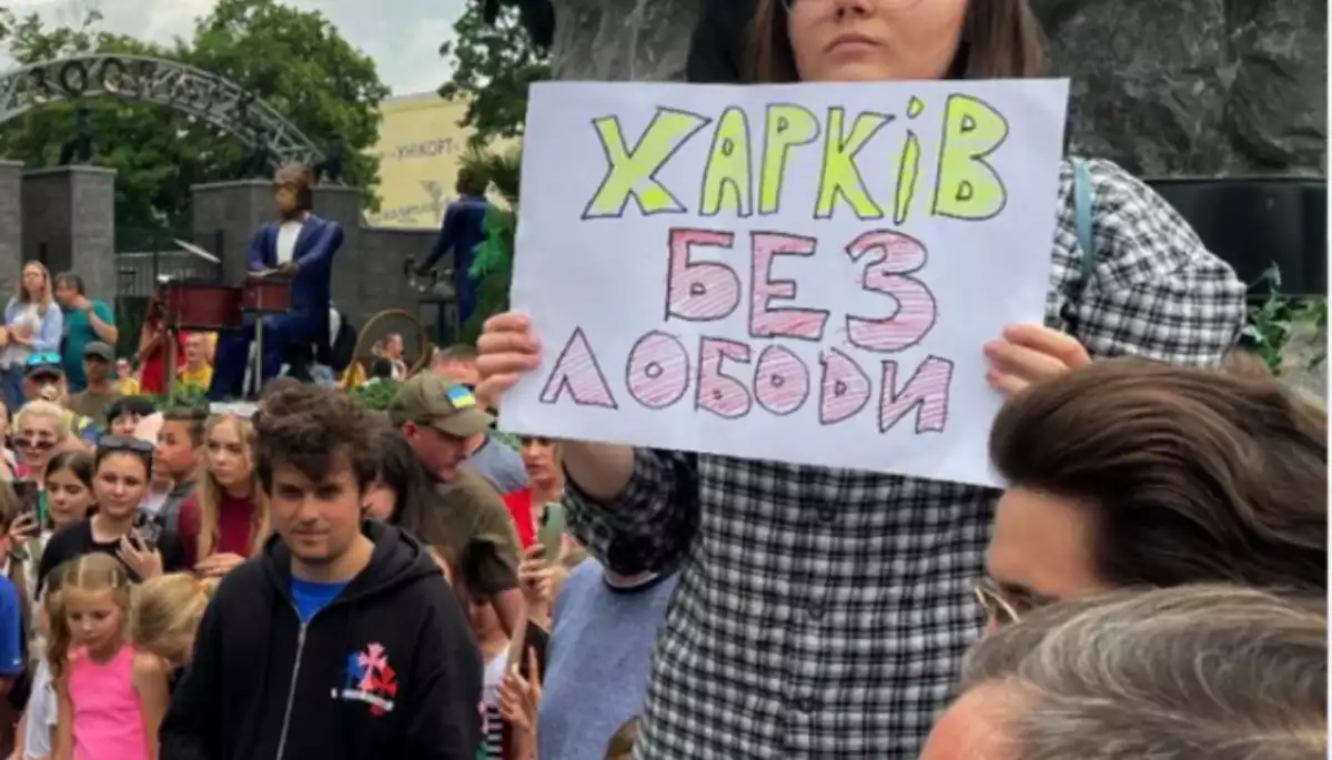 Про дівчинку Дарину Вдовенко і Світлану Лободу: Не можна одягти вишиванку, перекласти пісню і чекати, що всі повірять та пустять сльозу