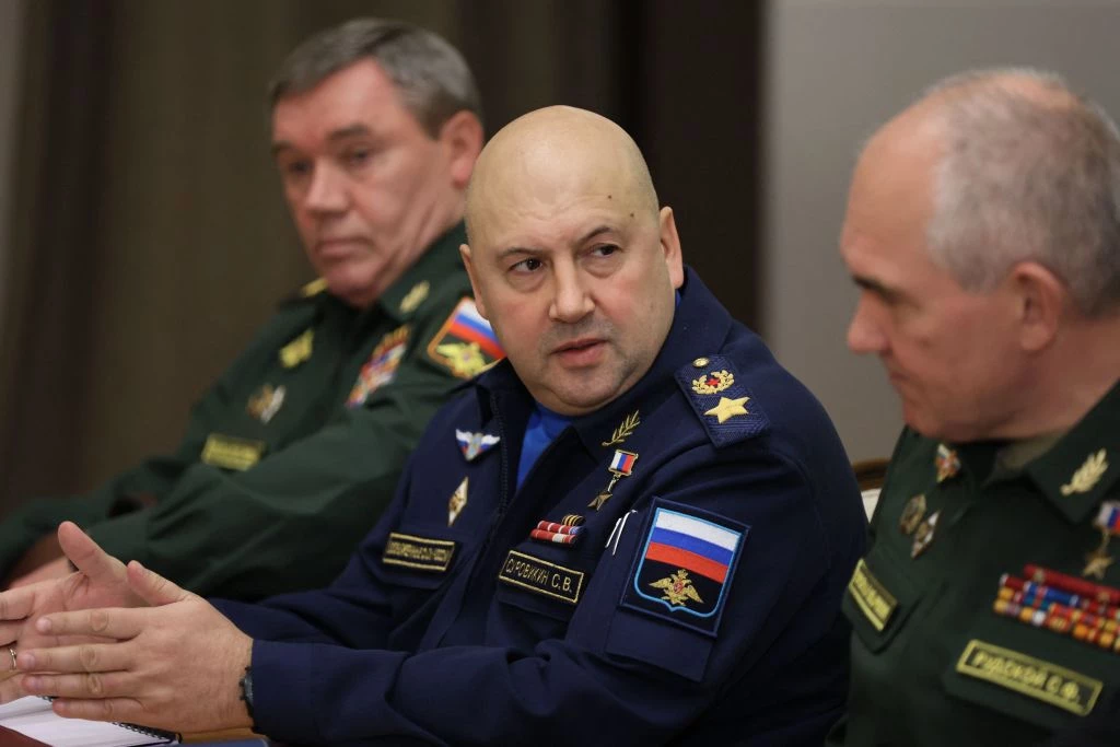 РосЗМІ повідомили про арешт генерала Суровікіна після бунту «Вагнера». Bloomberg заперечує