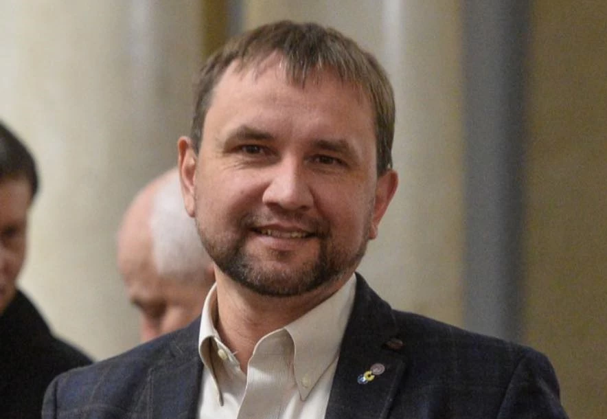 Володимир В’ятрович: Закон про англійську знищить галузь дубляжу і обмежить використання української. Його потрібно змінити
